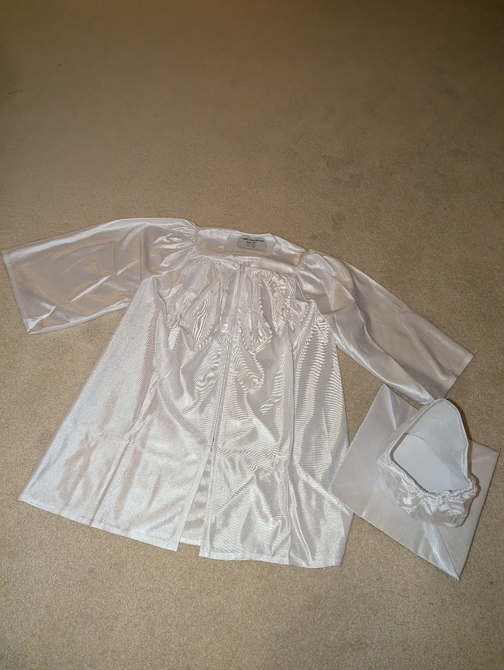 Nwot Child's White Graduation Cap & Gown Size 27" Fits Height 3'6"-3'8"